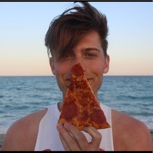 Meet your Posher, Logan